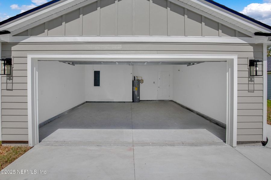 Exterior details and patio area of a home in , Green Cove Springs (Image 34).