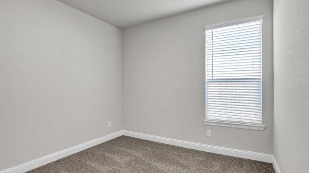 Spacious, unfurnished interior of a new home in Eagle Creek, Denton (Image 26).