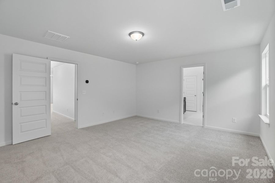 Spacious, unfurnished interior of a new home in Bellina, York (Image 24).
