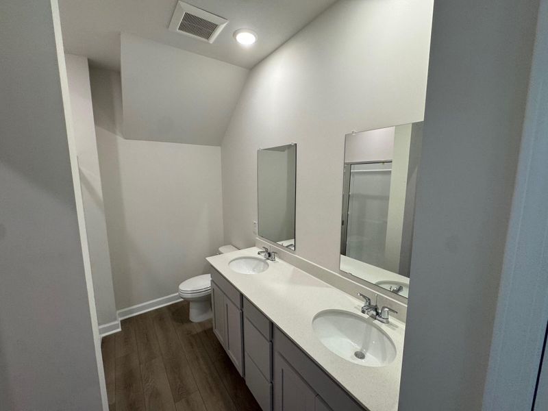 Furnished interior view inside a new home in , Ravenel (Image 8).