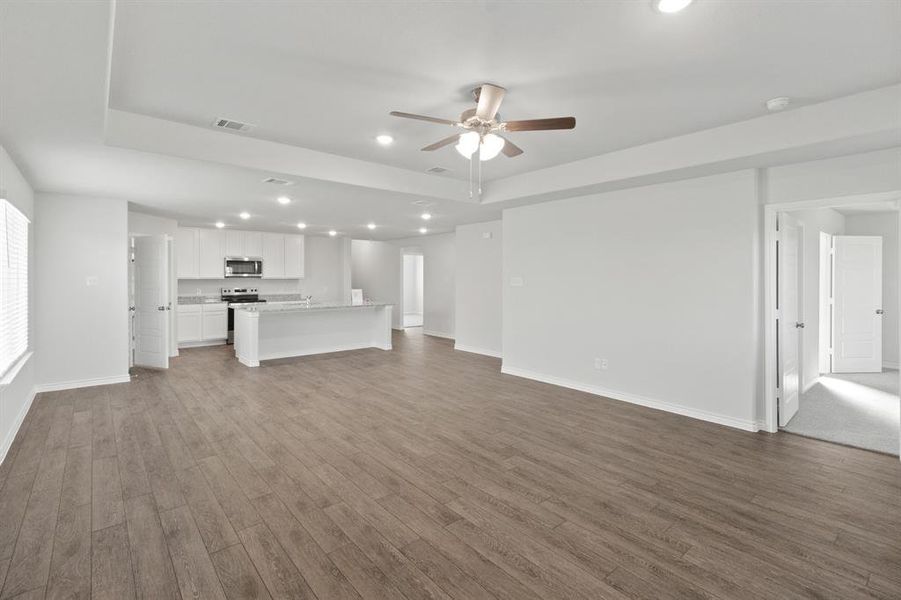 Spacious, unfurnished interior of a new home in Burgess Meadows, Cleburne (Image 10).