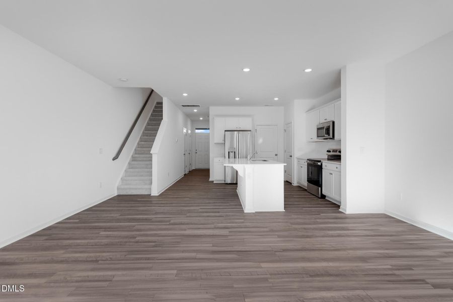 5_Living_Kitchen_Wide