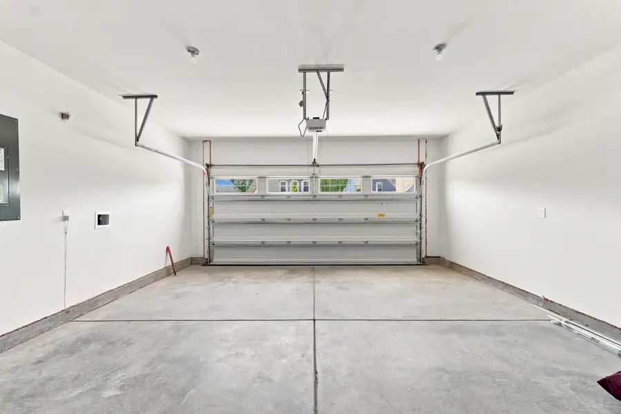 Spacious, unfurnished interior of a new home in , Ravenel (Image 34).