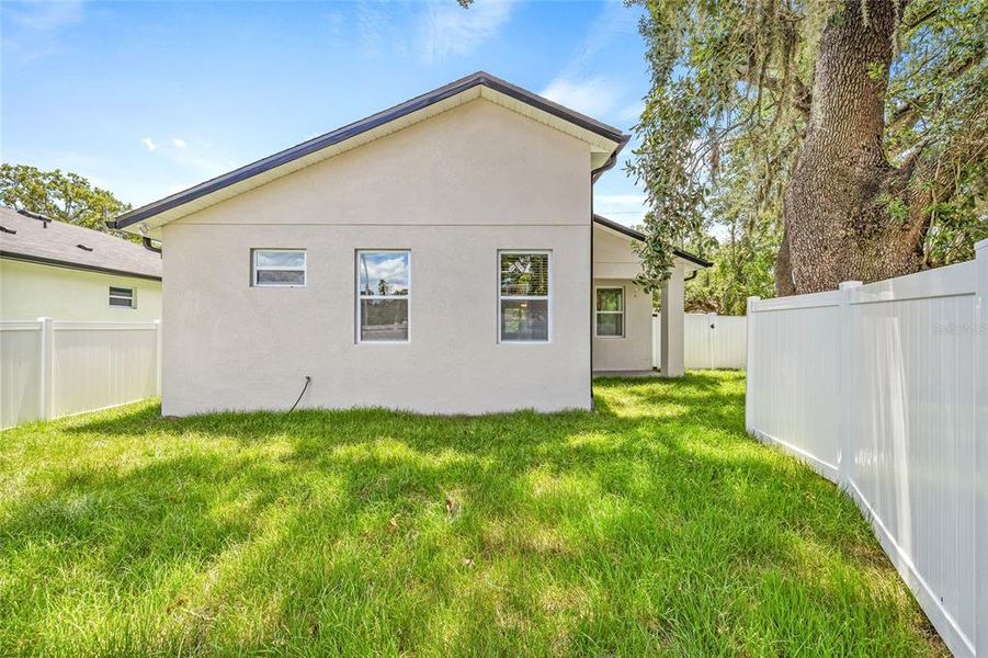 Exterior details and patio area of a home in , Tampa (Image 3).