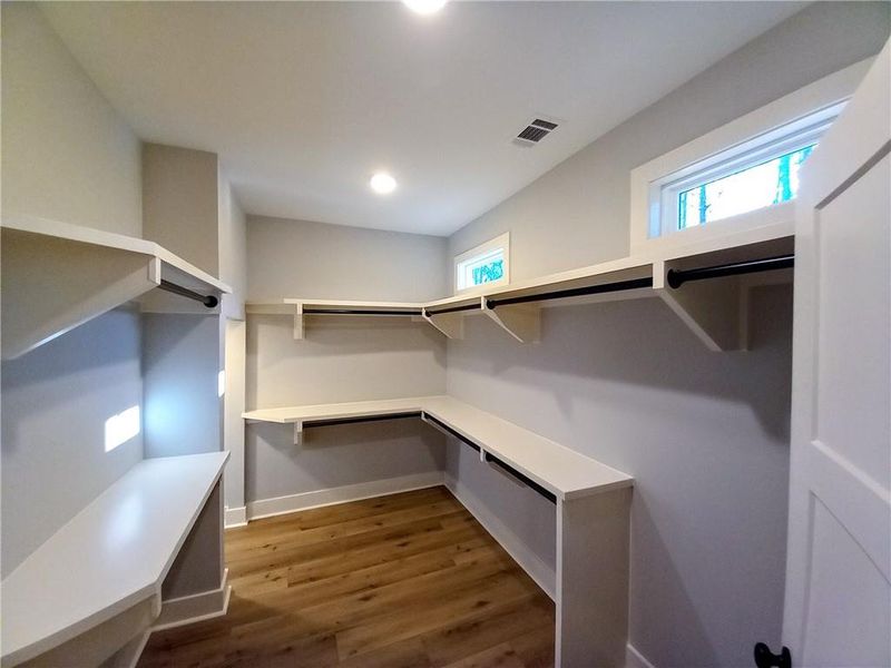 Furnished interior view inside a new home in , Temple (Image 13).