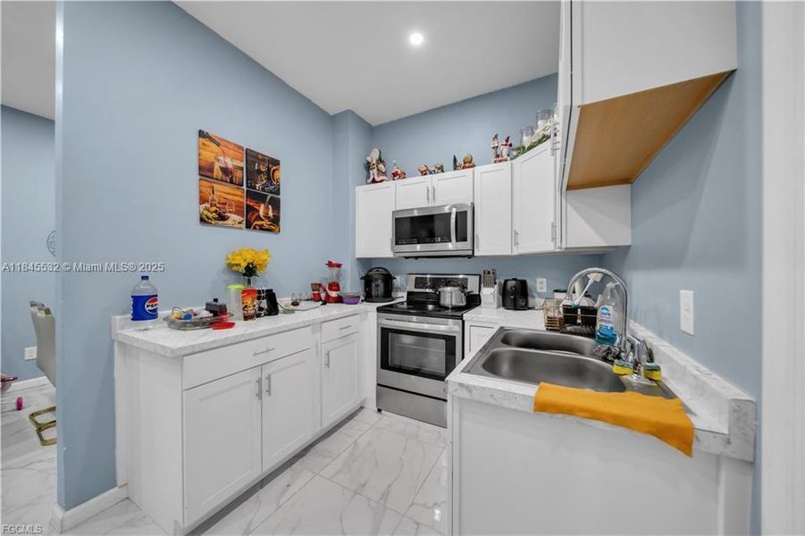 Furnished interior view inside a new home in , Cape Coral (Image 11). Furnished interior view inside a new home in , Cape Coral (Image 11).