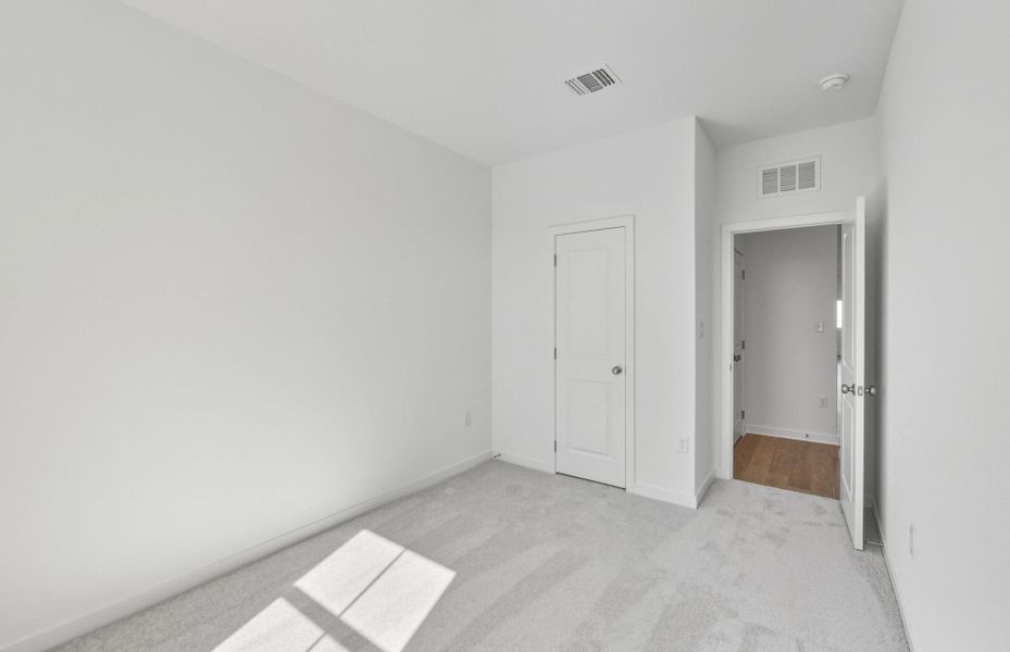 Spacious, unfurnished interior of a new home in Larson Crossing, Elgin (Image 17).