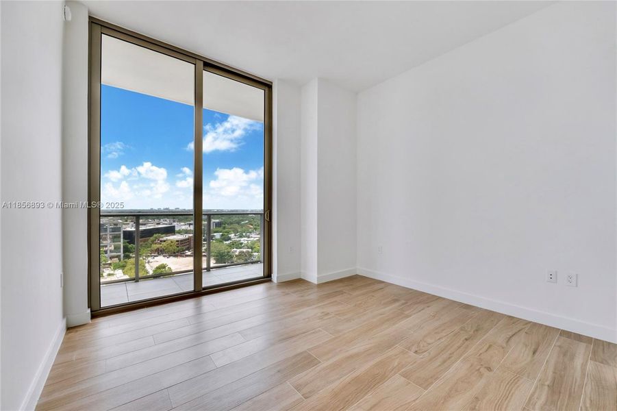 Spacious, unfurnished interior of a new home in Mr. C Residences, Miami (Image 21).