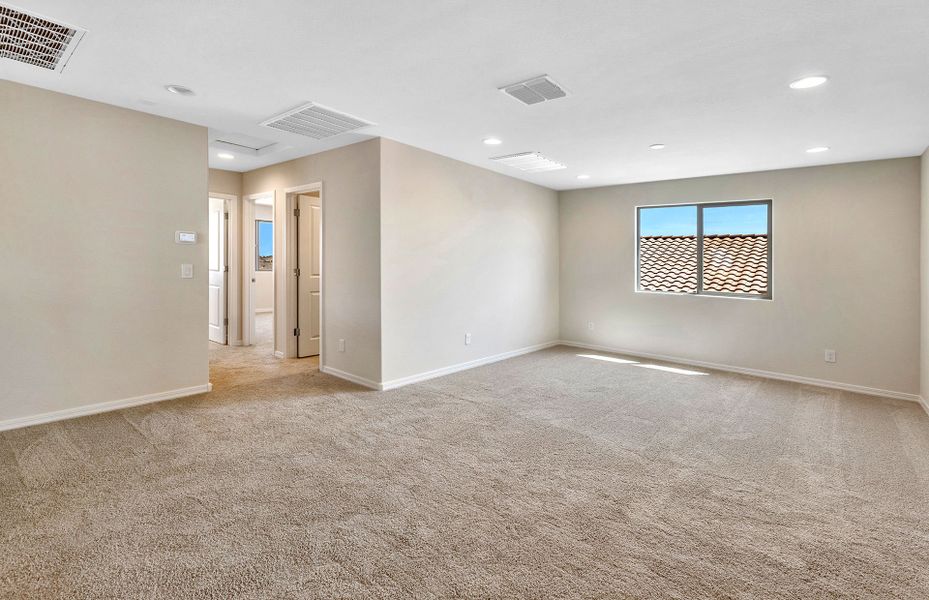 Spacious, unfurnished interior of a new home in El Rancho Santa Rosa, Maricopa (Image 16).