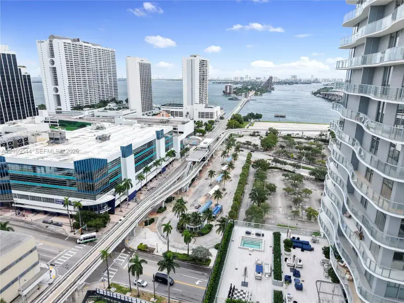 Condo located in Miami, FL showcasing its design and architecture (Image 38).