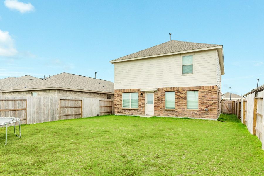 Exterior details and patio area of a home in Windrose Green, Angleton (Image 4).