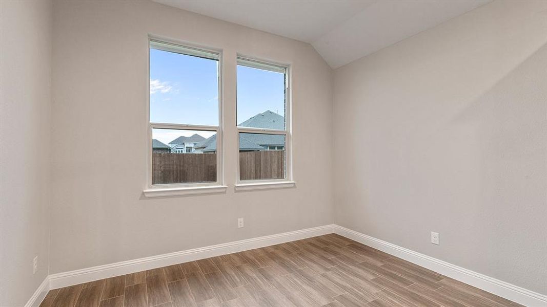 Spacious, unfurnished interior of a new home in Lakeview Pointe, Grand Prairie (Image 12).
