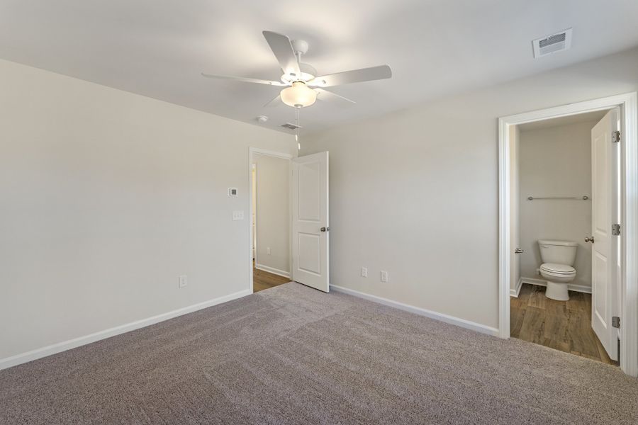 Spacious, unfurnished interior of a new home in Edwards Station, Taylors (Image 14).