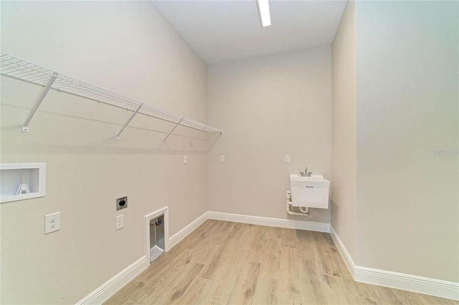 Spacious, unfurnished interior of a new home in North River Ranch, Parrish (Image 28).