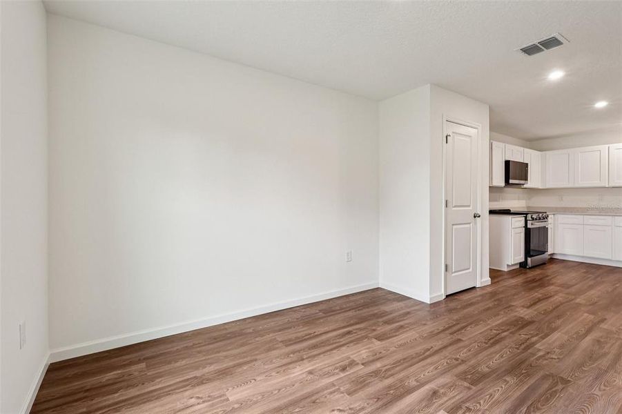 Spacious, unfurnished interior of a new home in Palm Bay Classic, Palm Bay (Image 29).