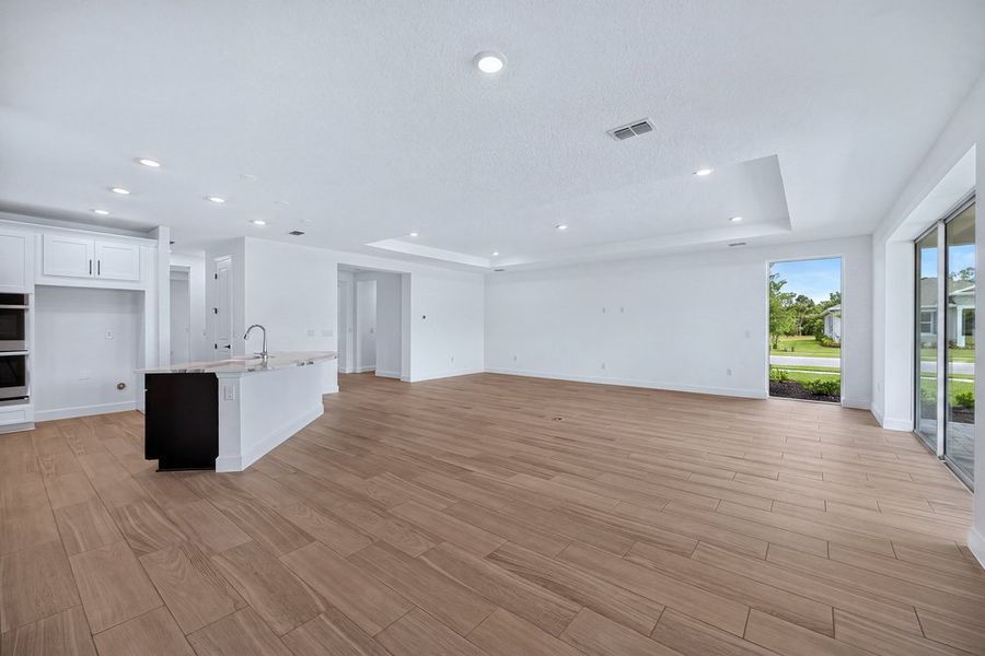 Spacious, unfurnished interior of a new home in Headwaters at Lofton Creek, Yulee (Image 25).