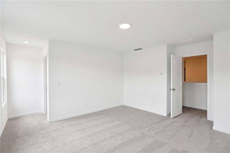 Spacious, unfurnished interior of a new home in Leydenview, Mableton (Image 11).