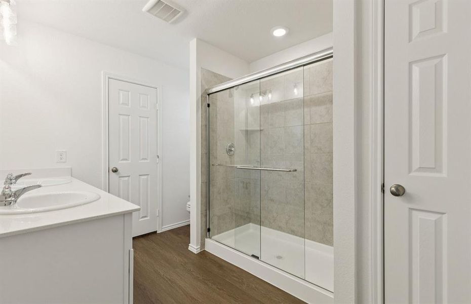 Modern owner's bathroom with spacious shower Modern owner's bathroom with spacious shower