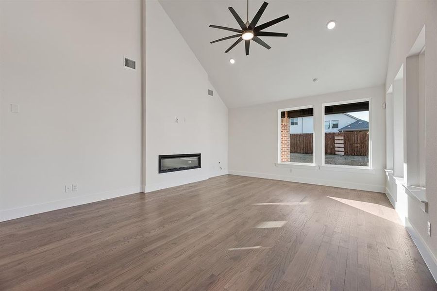 Spacious, unfurnished interior of a new home in Tavolo Park, Fort Worth (Image 18). Spacious, unfurnished interior of a new home in Tavolo Park, Fort Worth (Image 18).