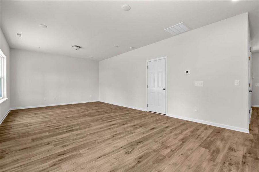 Spacious, unfurnished interior of a new home in North Haven, Rome (Image 14).