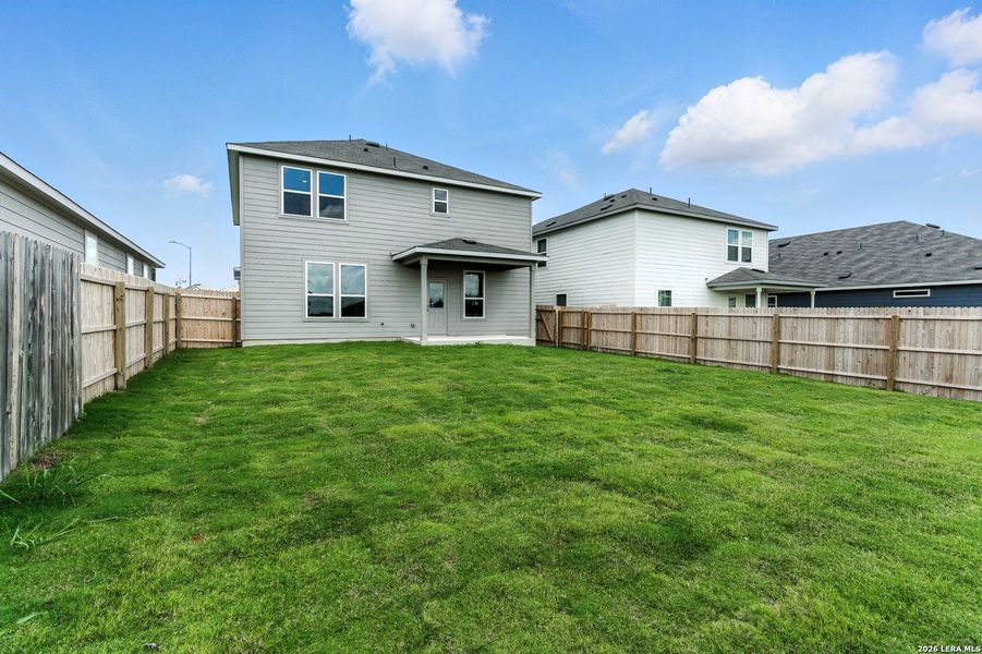 Exterior details and patio area of a home in Horizon Ridge, San Antonio (Image 2).