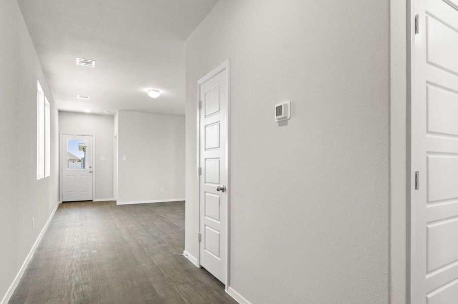 Spacious, unfurnished interior of a new home in Casetta Ranch, Kyle (Image 18).