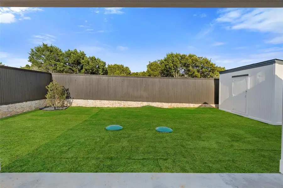 Exterior details and patio area of a home in , Granbury (Image 3).