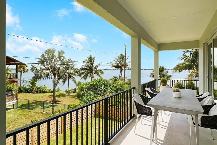 House2-27_-_Outdoor_-_Modern_-_0