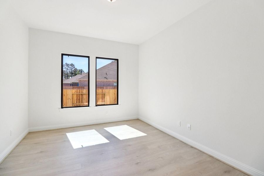 Spacious, unfurnished interior of a new home in Evergreen 60', Conroe (Image 28).