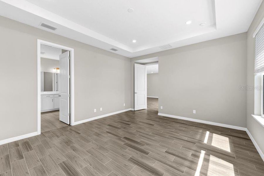 Spacious, unfurnished interior of a new home in Tiburon, Nokomis (Image 30).