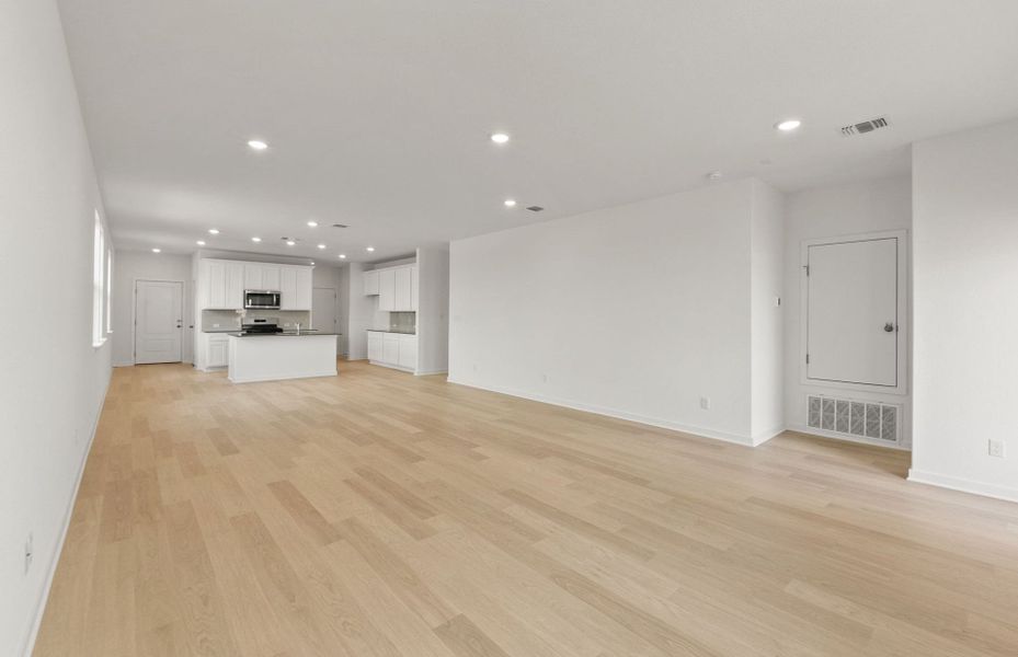Spacious, unfurnished interior of a new home in Larson Crossing, Elgin (Image 16).