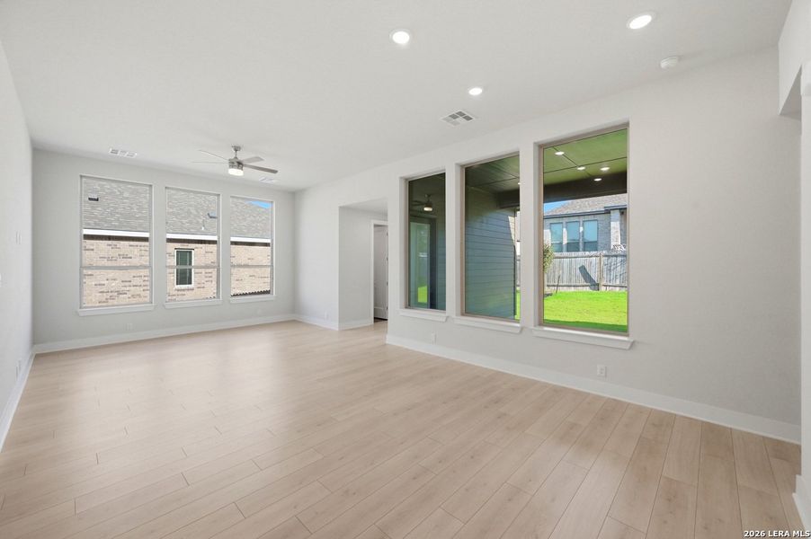 Spacious, unfurnished interior of a new home in Weston Oaks, San Antonio (Image 15).