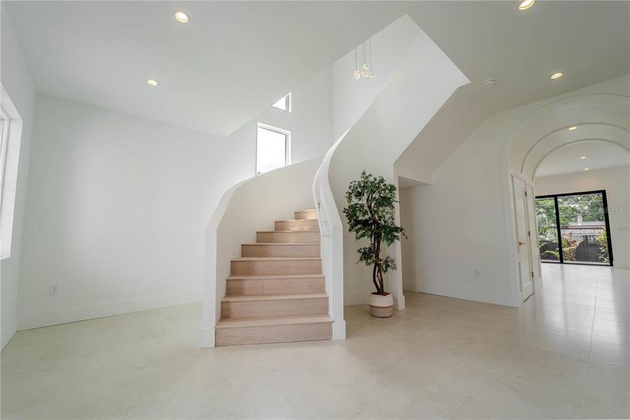 Spacious, unfurnished interior of a new home in , Tampa (Image 68).