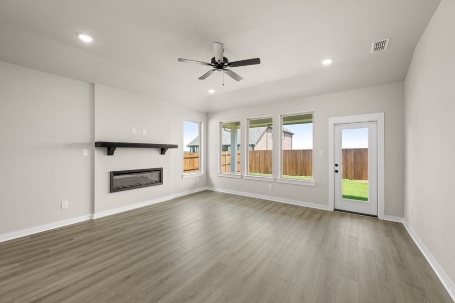 Representative unfurnished interior of a home built from the Rowan Trinity Grove by Brohn Homes in Trinity Grove, Spring (Image 11).