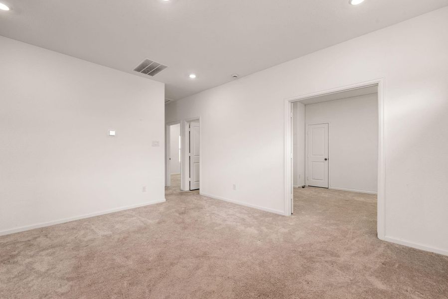 Spacious, unfurnished interior of a new home in Sunterra, Katy (Image 26).