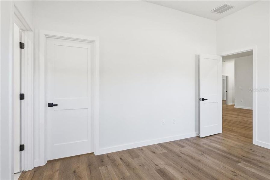 Spacious, unfurnished interior of a new home in , Citrus Springs (Image 16).