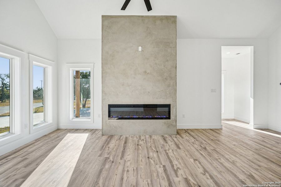 Spacious, unfurnished interior of a new home in , Kerrville (Image 25).