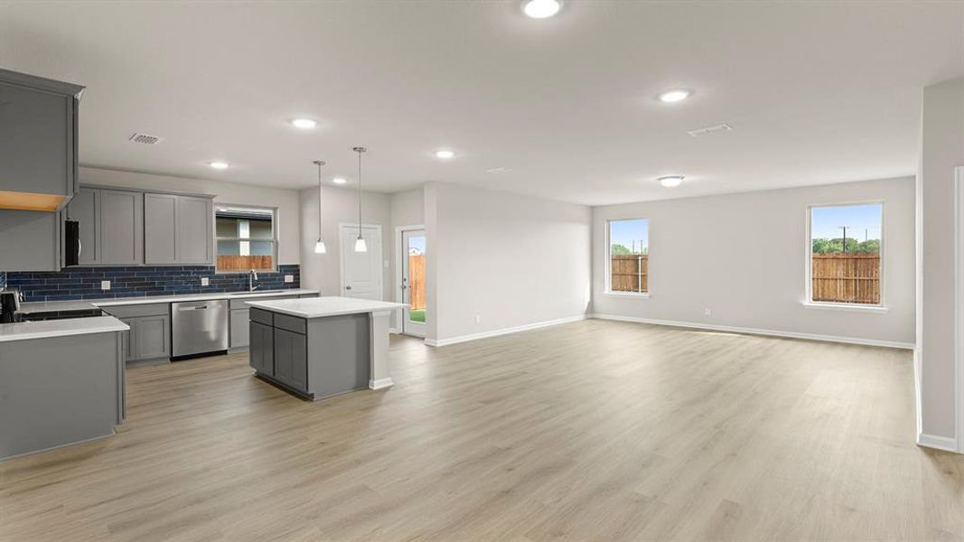 15. 2827 Wagoner - Dining 15. 2827 Wagoner - Dining