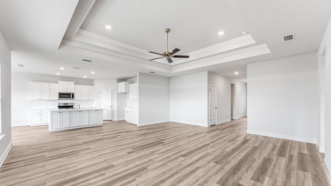 Spacious, unfurnished interior of a new home in Hodges Bayou Plantation, Panama City (Image 30).