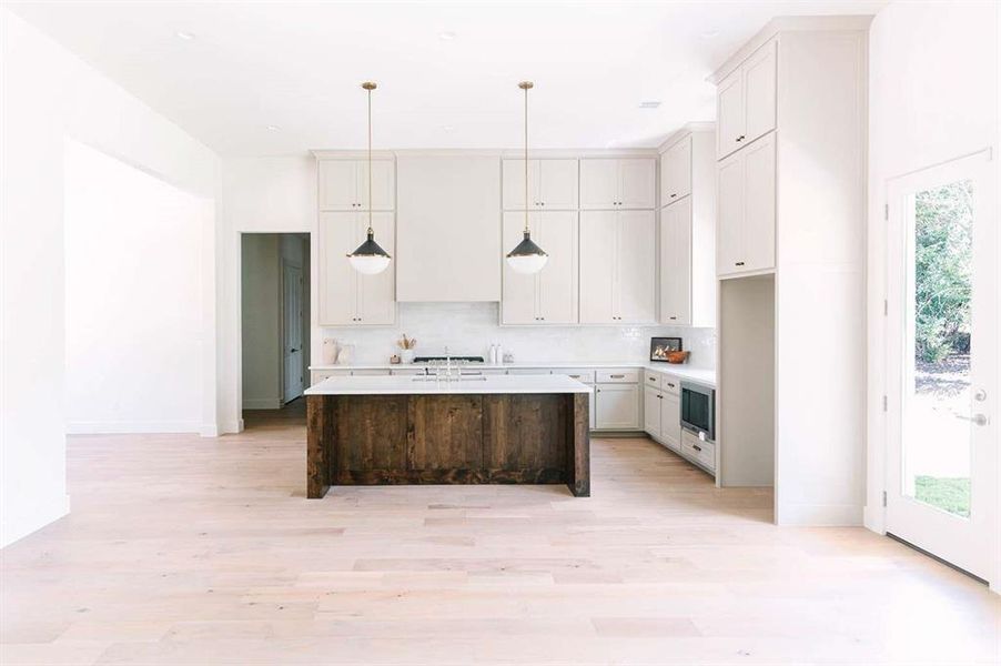 Furnished interior view inside a new home in , Weatherford (Image 9).