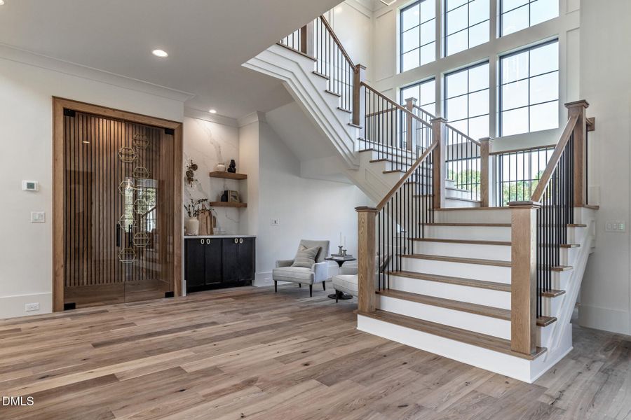 200_MEADOW_WALK_DR_INTERIOR_06 200_MEADOW_WALK_DR_INTERIOR_06