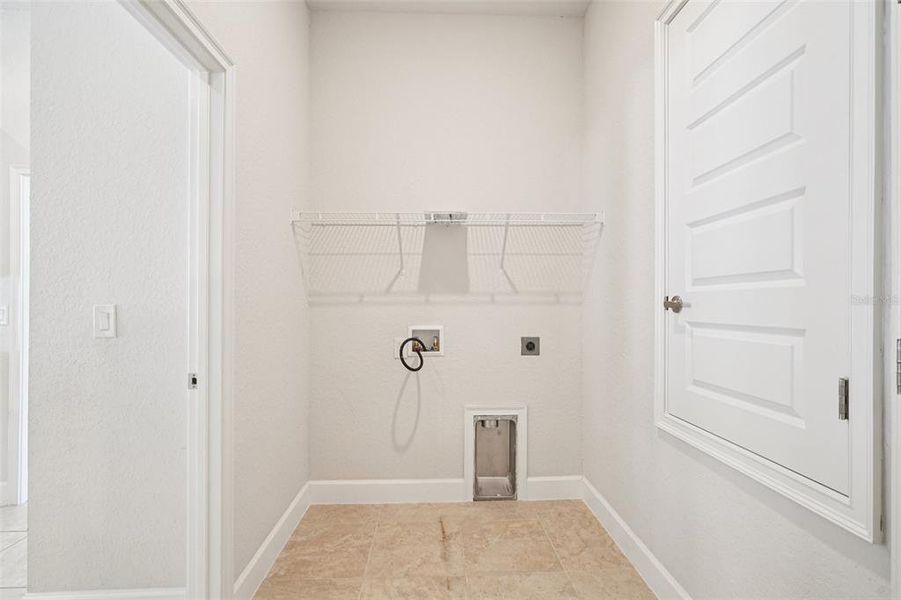 Spacious, unfurnished interior of a new home in , Ocala (Image 24).