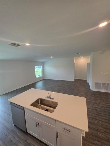 Spacious, unfurnished interior of a new home in , Ocala (Image 9).