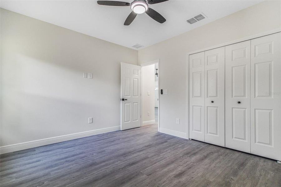 Spacious, unfurnished interior of a new home in , Deland (Image 9).