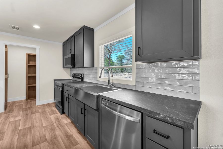 Furnished interior view inside a new home in , La Vernia (Image 19).