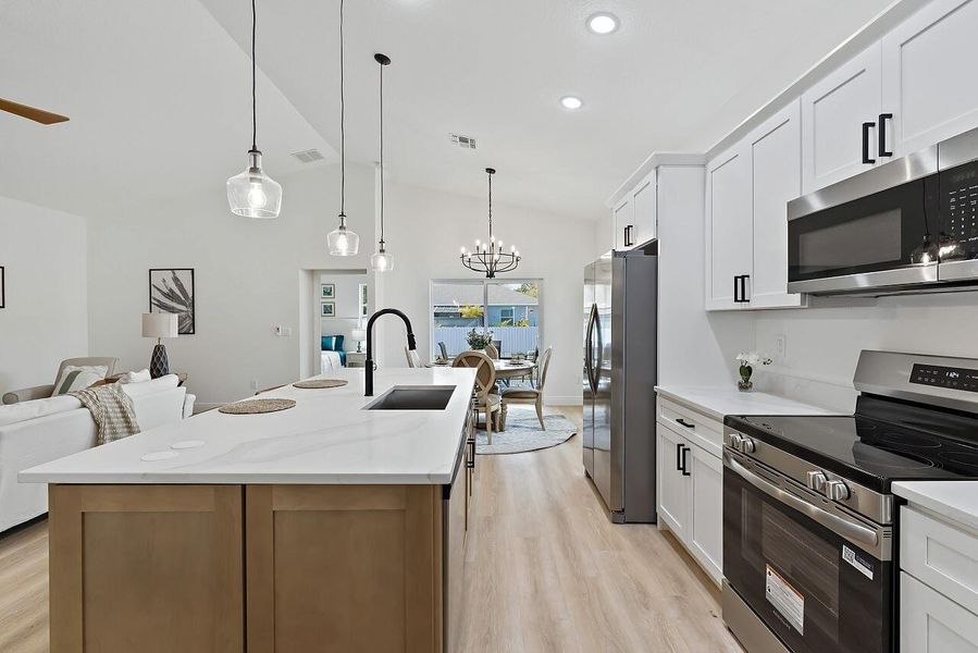 8635-98th-Ct-HigMedia-021-1280 8635-98th-Ct-HigMedia-021-1280