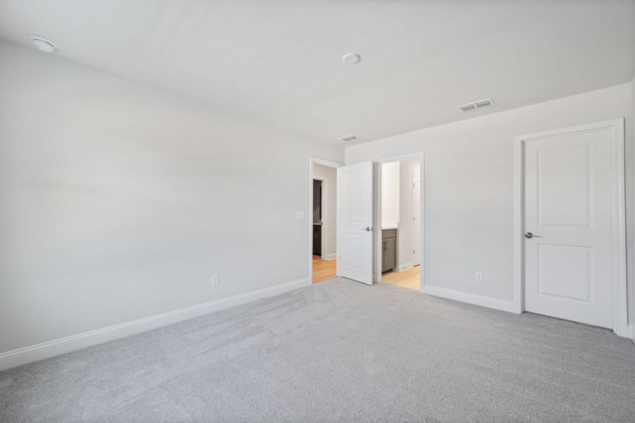 Spacious, unfurnished interior of a new home in Oakleaf Chase, Blythewood (Image 27). Spacious, unfurnished interior of a new home in Oakleaf Chase, Blythewood (Image 27).