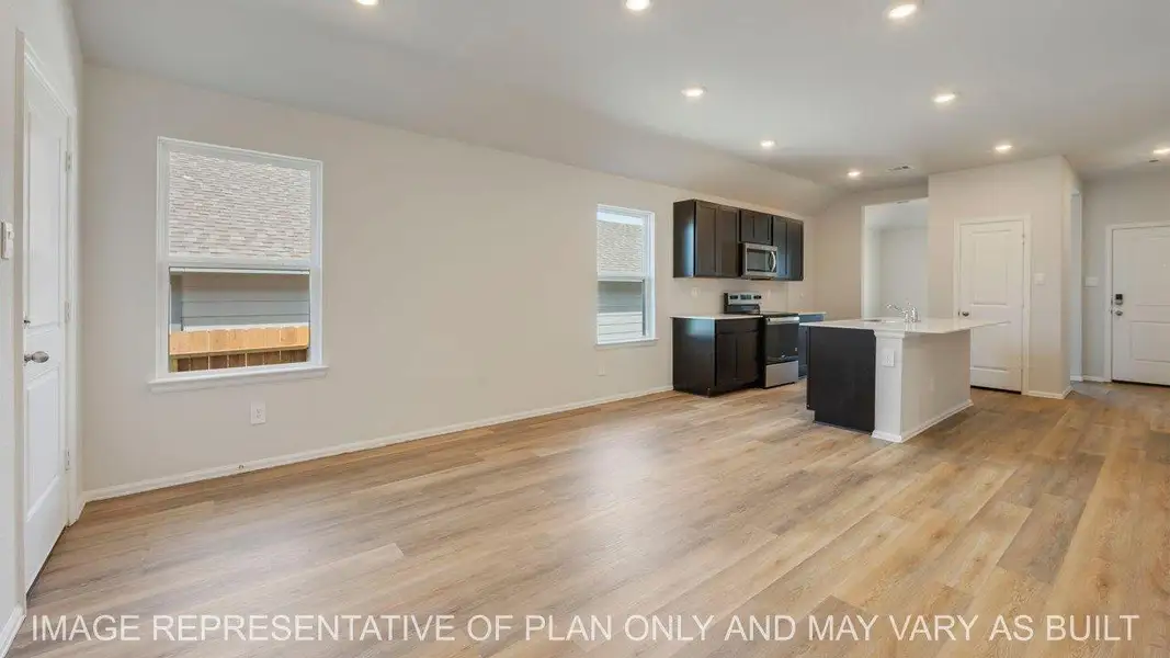 Spacious, unfurnished interior of a new home in Wilkins Valley, Brenham (Image 10).