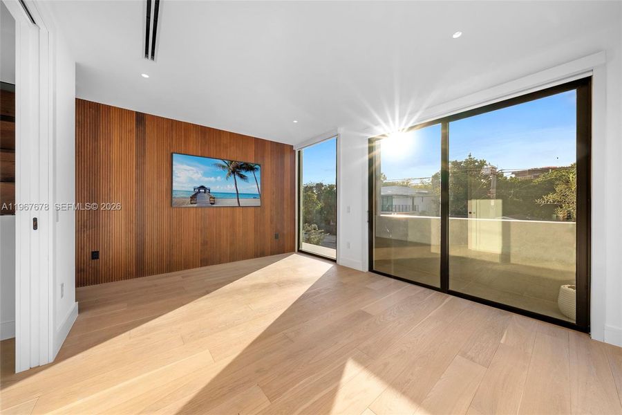 Spacious, unfurnished interior of a new home in , Miami (Image 27).