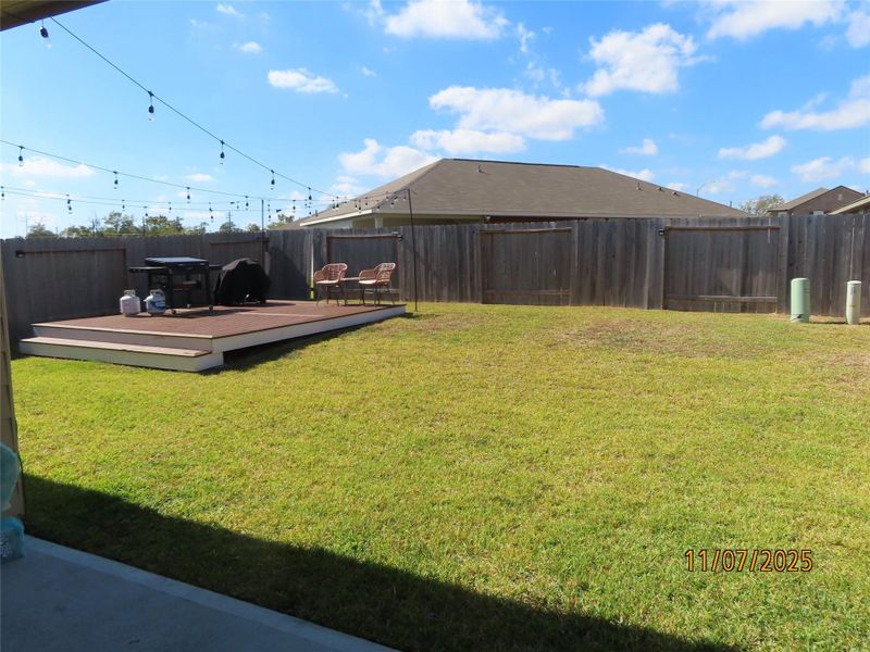 Exterior details and patio area of a home in Imperial Forest, Houston (Image 15).